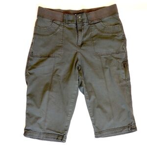 Army green Lee Relaxed Fit cropped pants